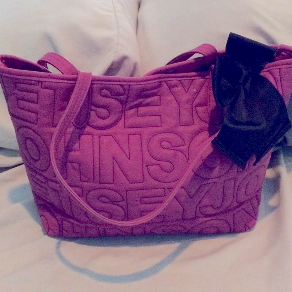 Final Price❗️Betsy Johnson signature embossed bag with bow in great condition